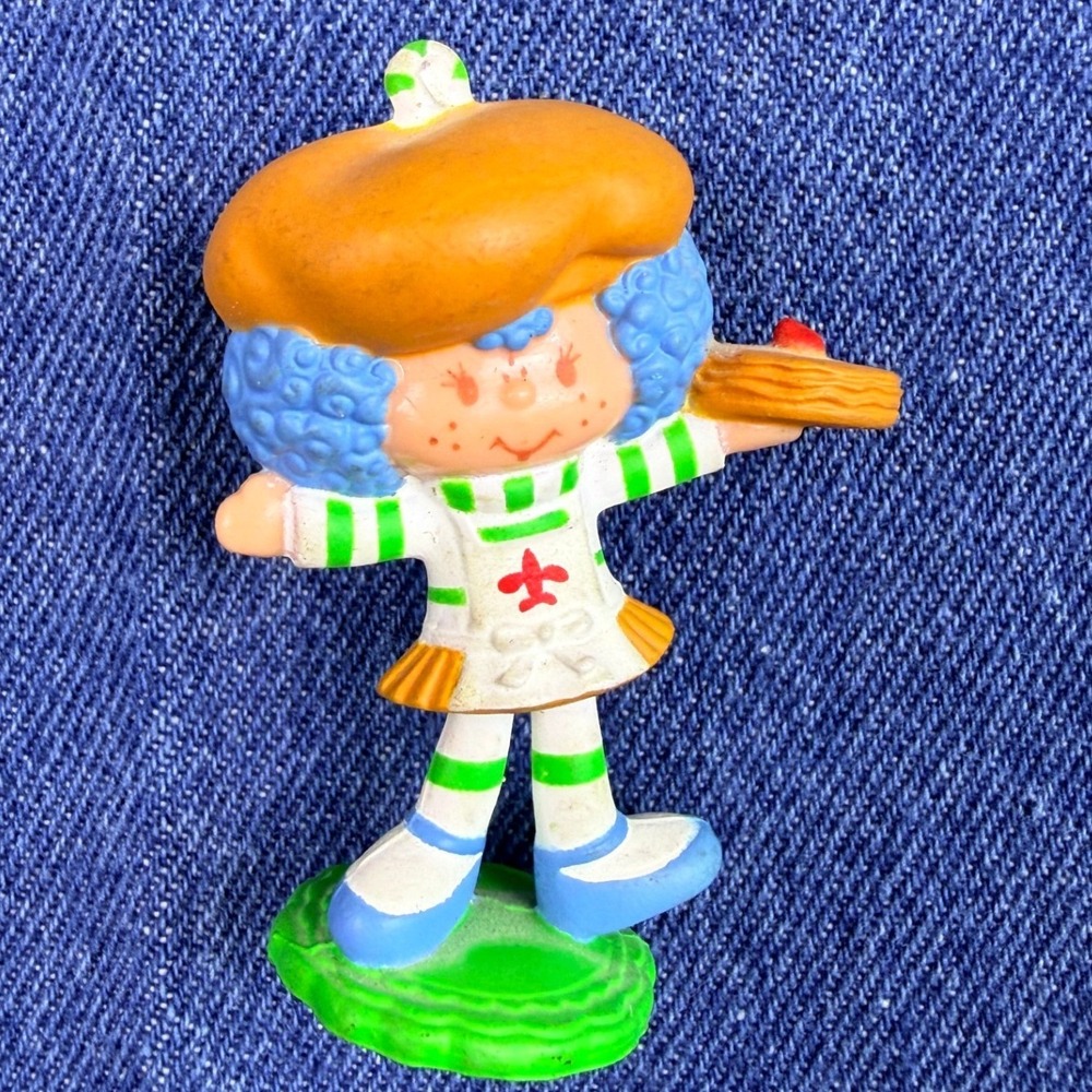 Vintage 1983 Strawberry Shortcake Blueberry Muffin PVC Mini Figurine AGC 83